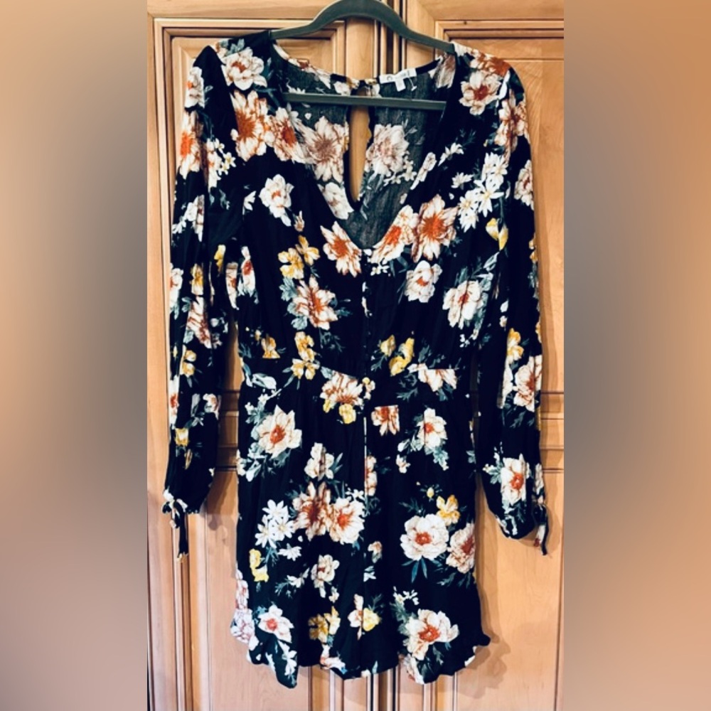 NWOT Noble U Floral Long Sleeve Lace Up Romper